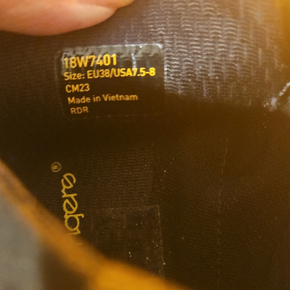 Vibram Black with Gold Toe FiveFingers - Picture 6 of 6